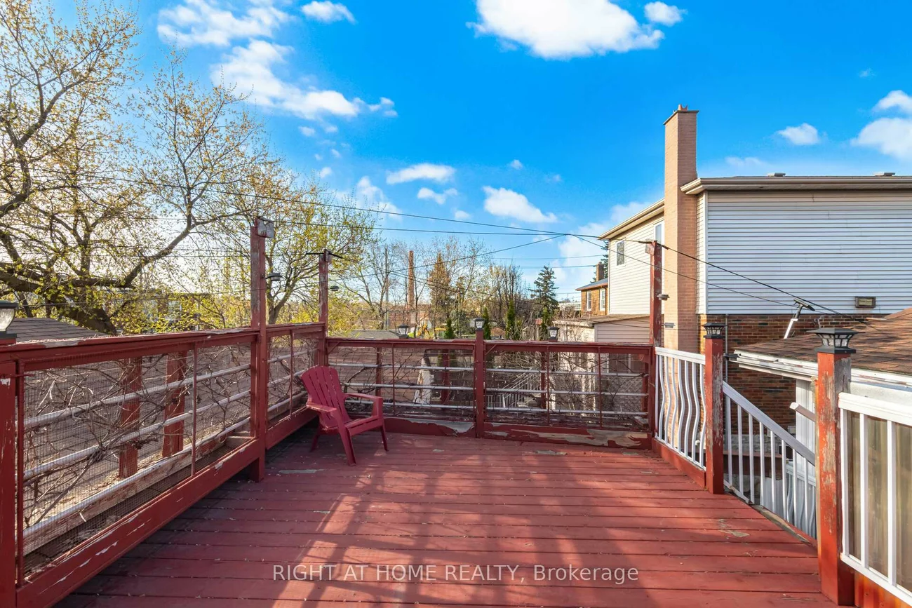 40, Sanderstead, Briar Hill-Belgravia, Toronto