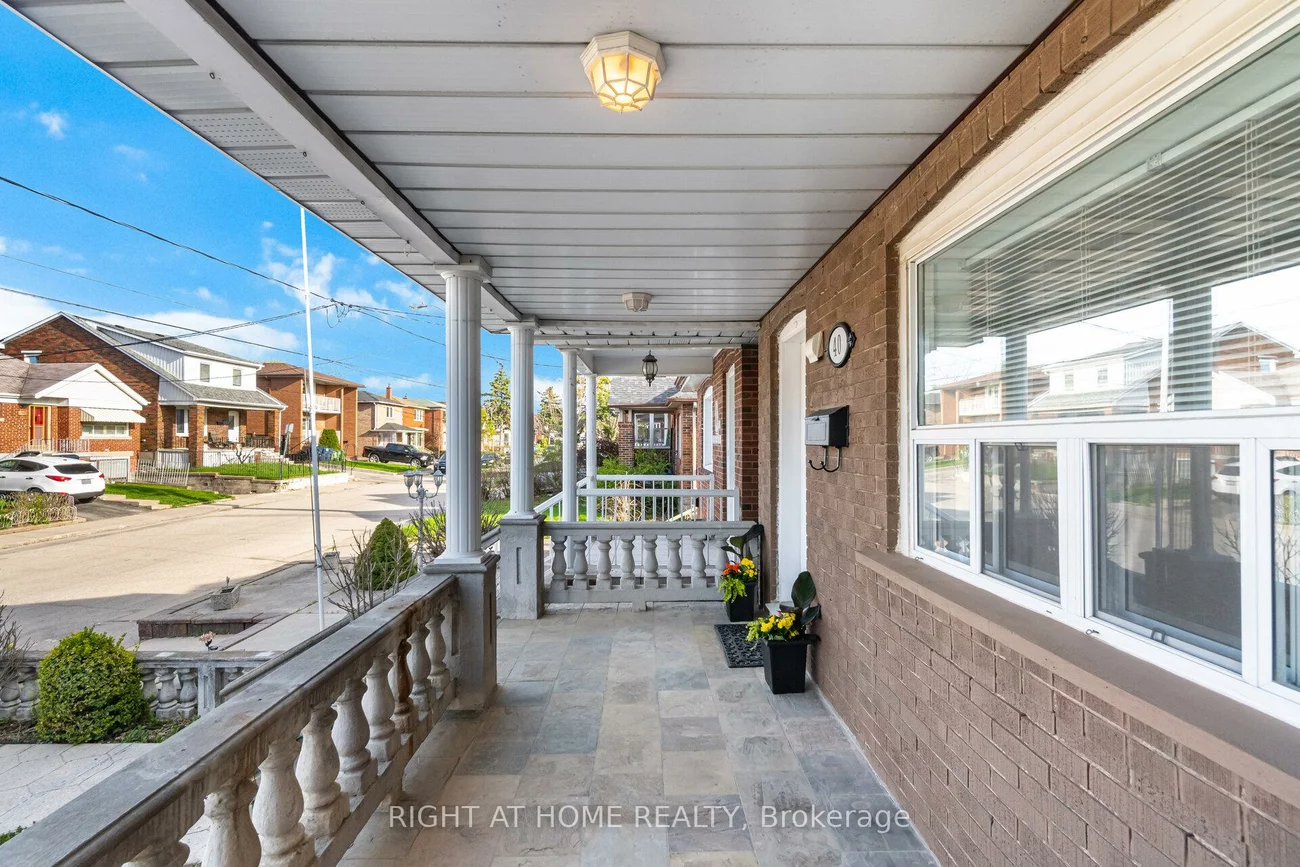 40, Sanderstead, Briar Hill-Belgravia, Toronto