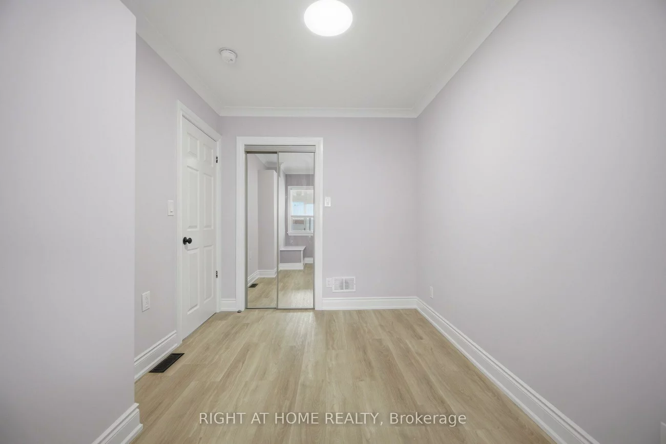 40, Sanderstead, Briar Hill-Belgravia, Toronto