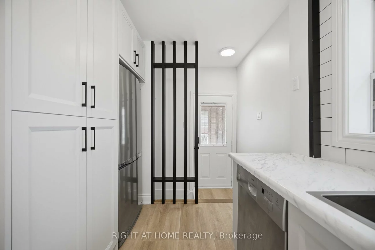 40, Sanderstead, Briar Hill-Belgravia, Toronto