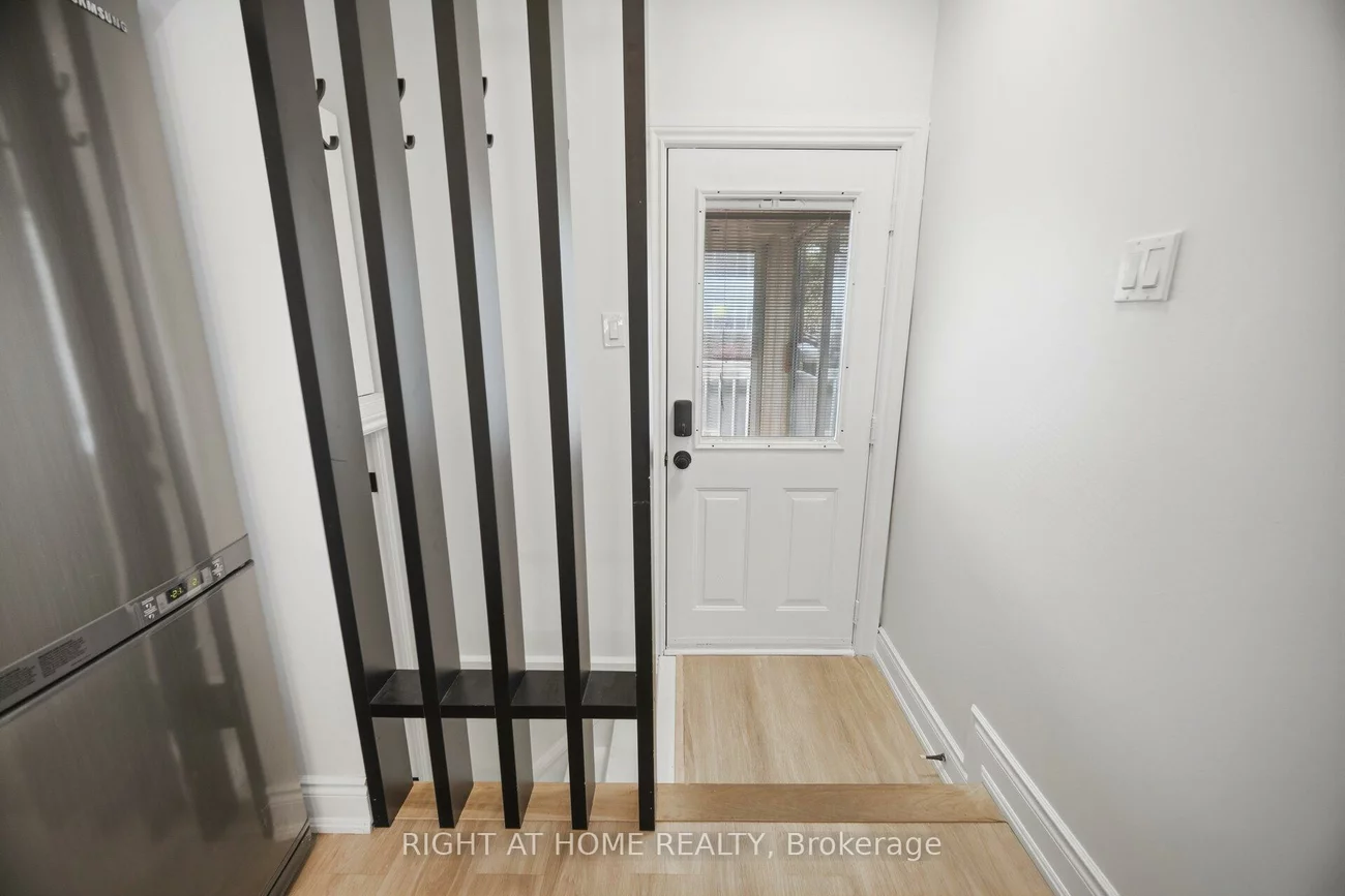 40, Sanderstead, Briar Hill-Belgravia, Toronto