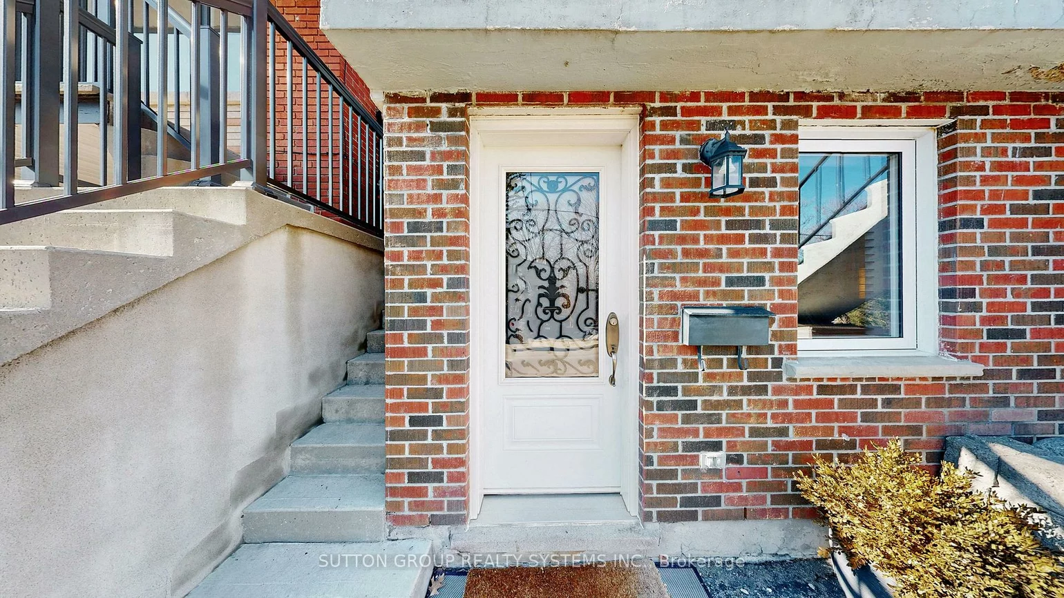 38, Donald, Keelesdale-Eglinton West, Toronto