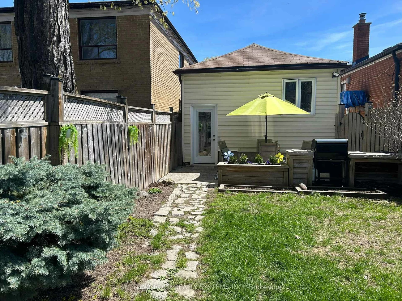 38, Donald, Keelesdale-Eglinton West, Toronto