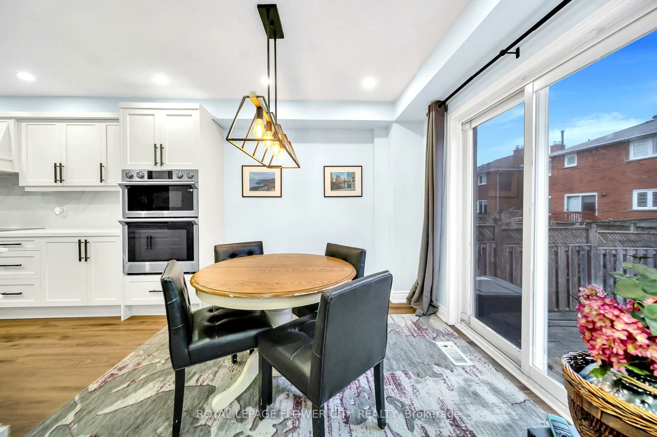 15D, View Green, West Humber-Clairville, Toronto