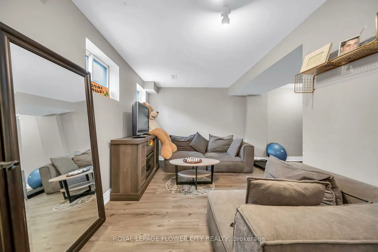 15D, View Green, West Humber-Clairville, Toronto