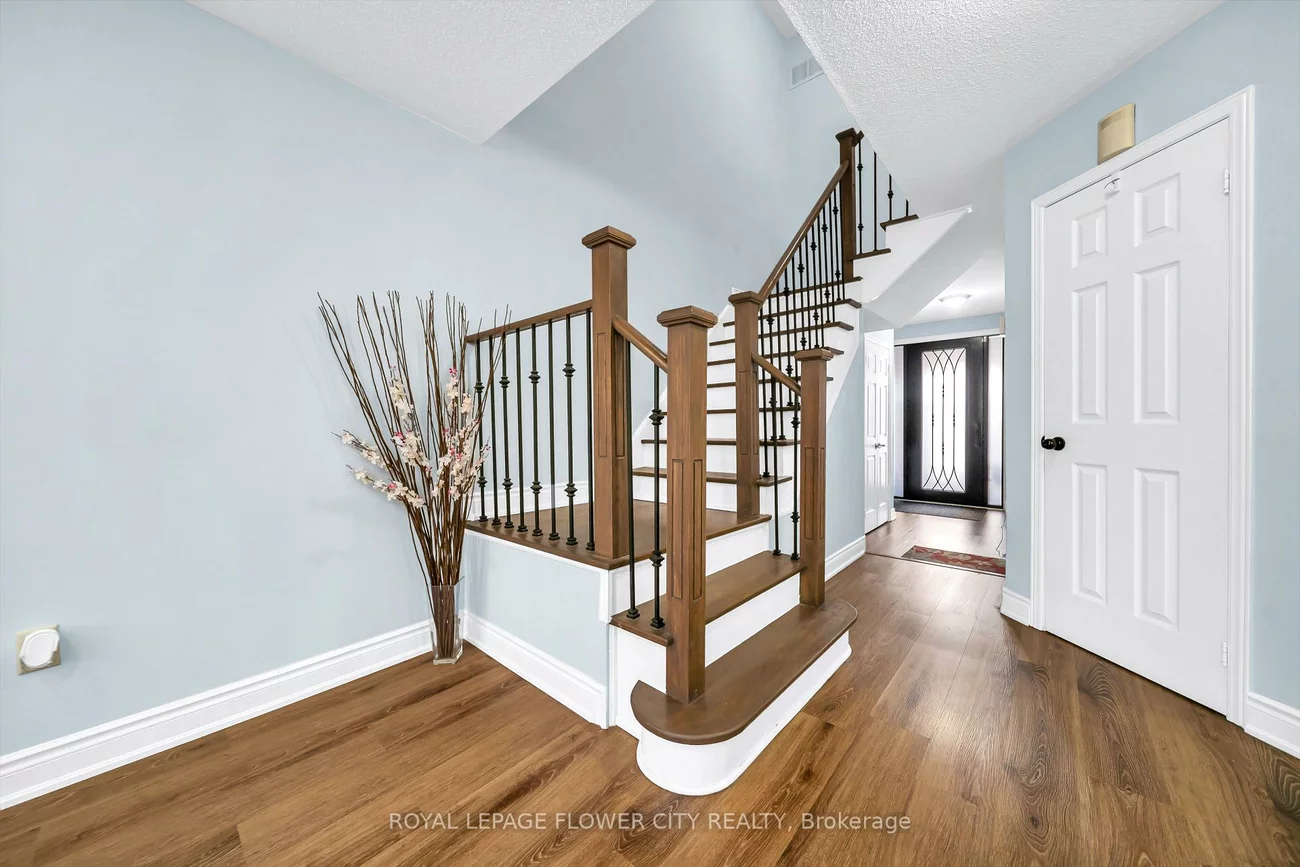 15D, View Green, West Humber-Clairville, Toronto