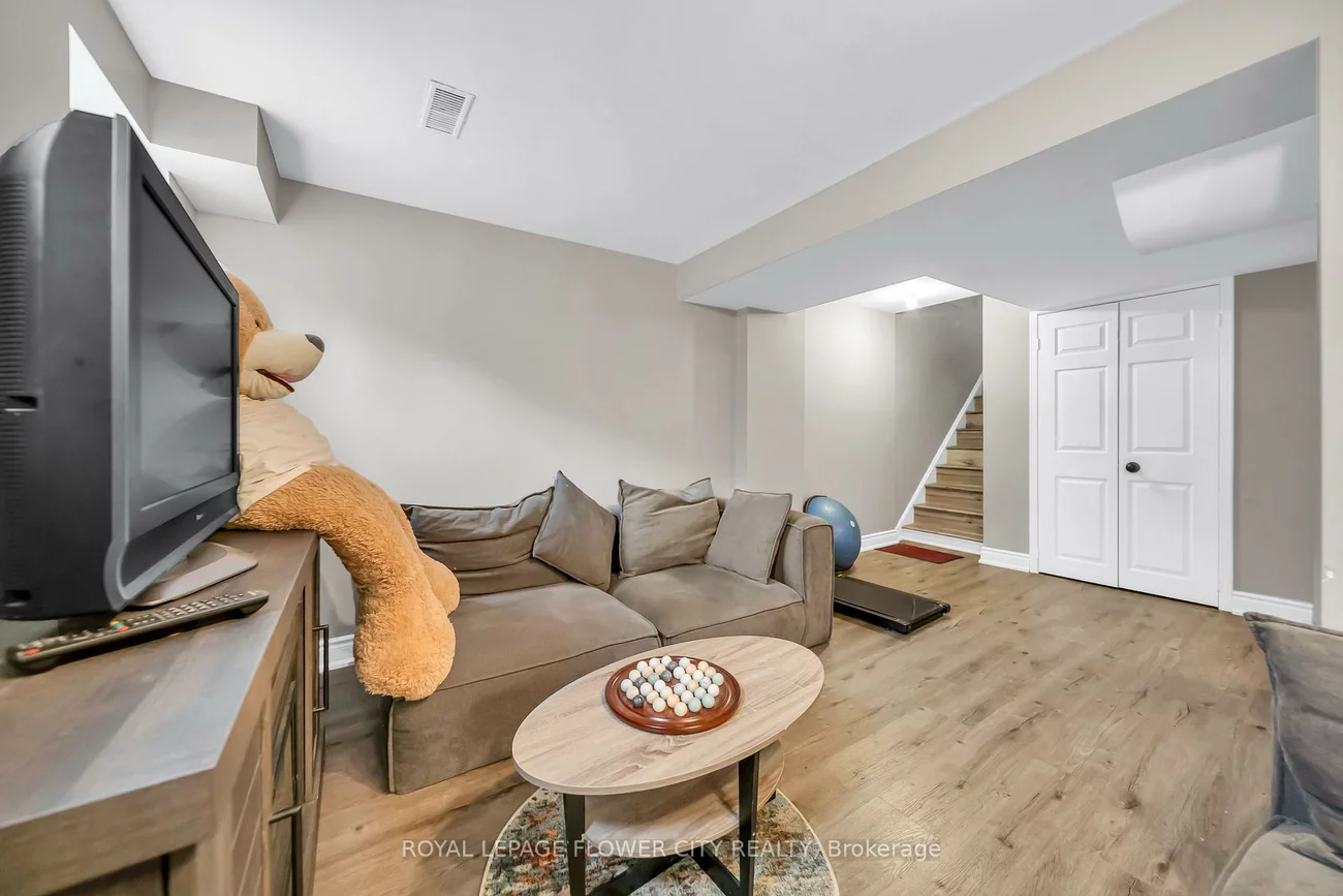 15D, View Green, West Humber-Clairville, Toronto