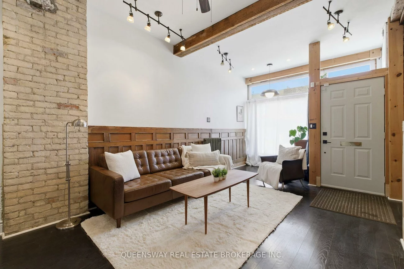 992, Dovercourt, Dovercourt-Wallace Emerson-Junction, Toronto