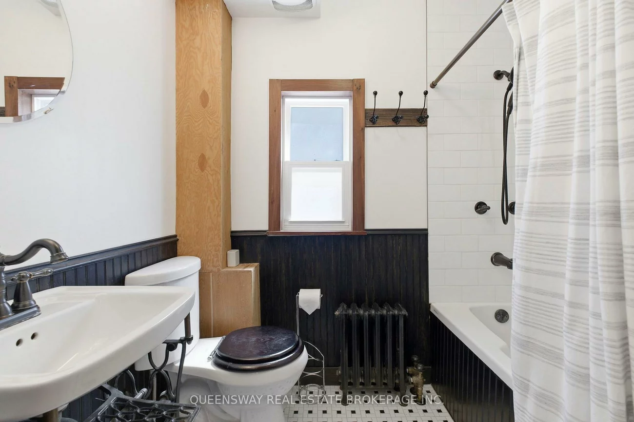 992, Dovercourt, Dovercourt-Wallace Emerson-Junction, Toronto