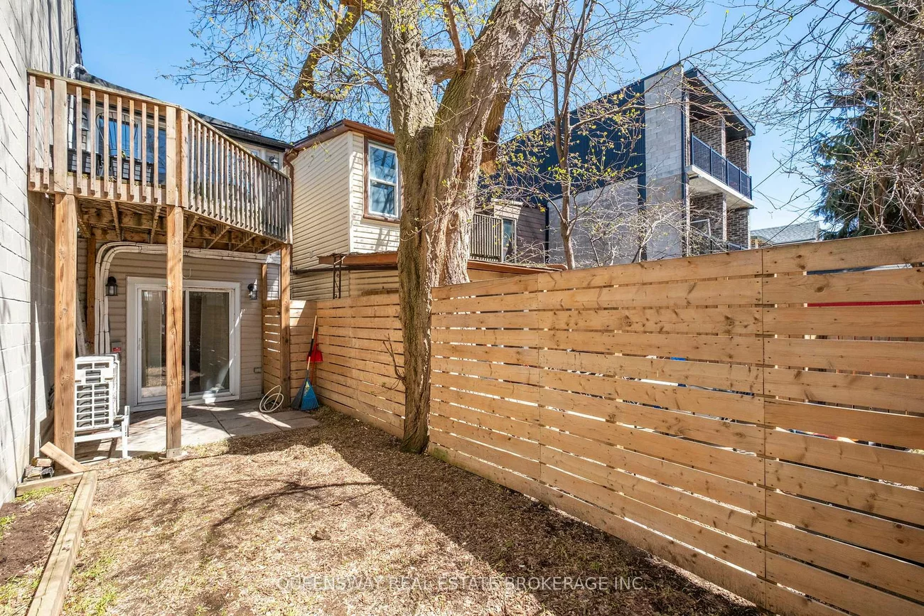 992, Dovercourt, Dovercourt-Wallace Emerson-Junction, Toronto