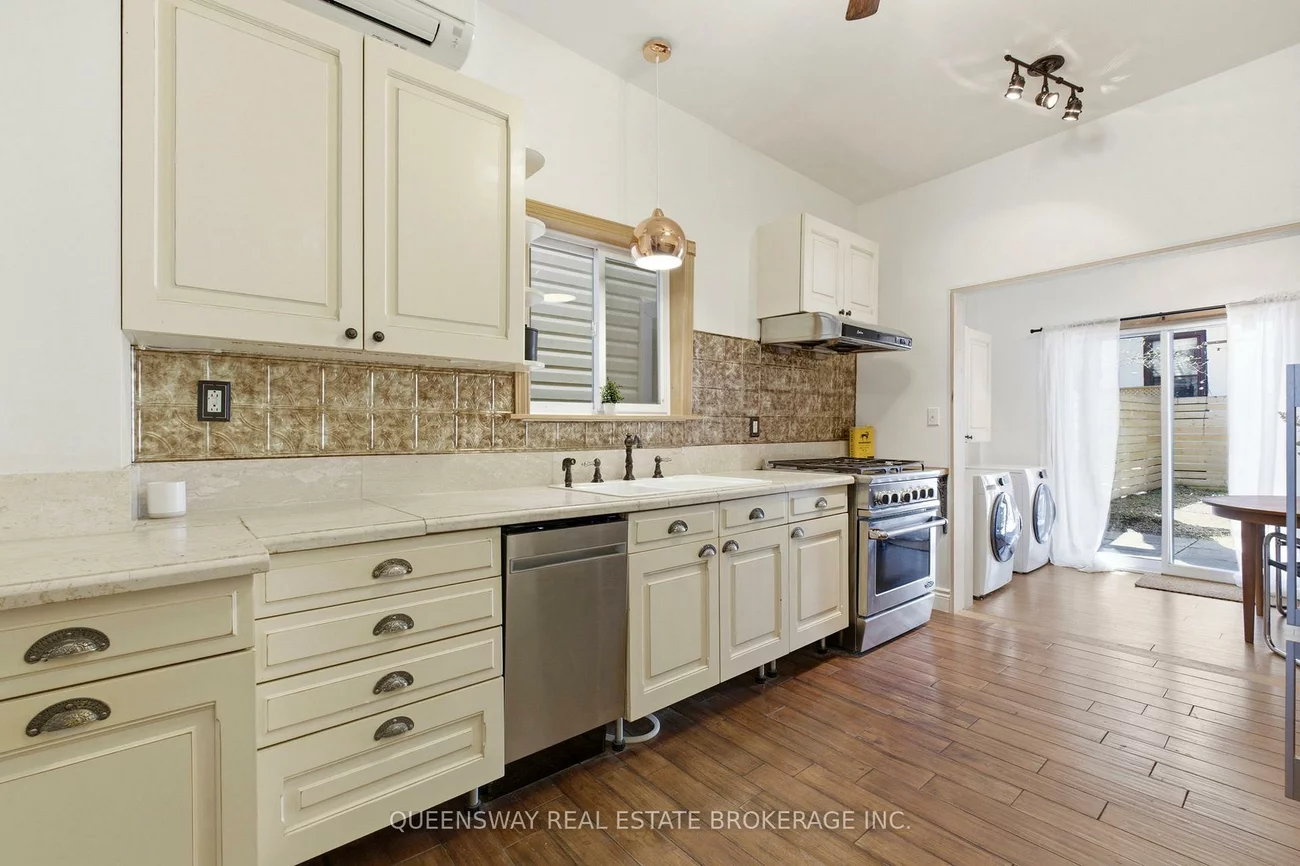 992, Dovercourt, Dovercourt-Wallace Emerson-Junction, Toronto