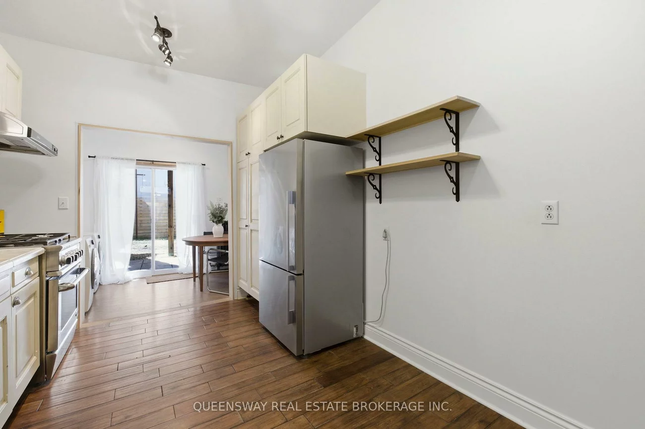 992, Dovercourt, Dovercourt-Wallace Emerson-Junction, Toronto