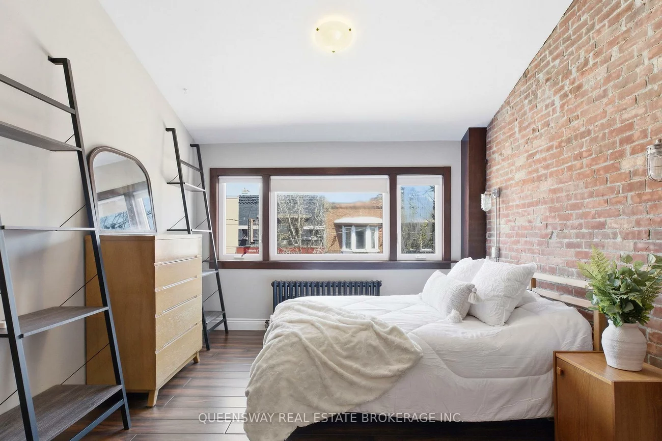 992, Dovercourt, Dovercourt-Wallace Emerson-Junction, Toronto