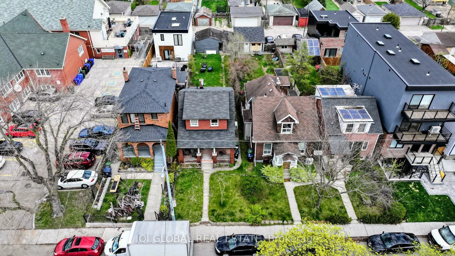 49, Batavia, Rockcliffe-Smythe, Toronto