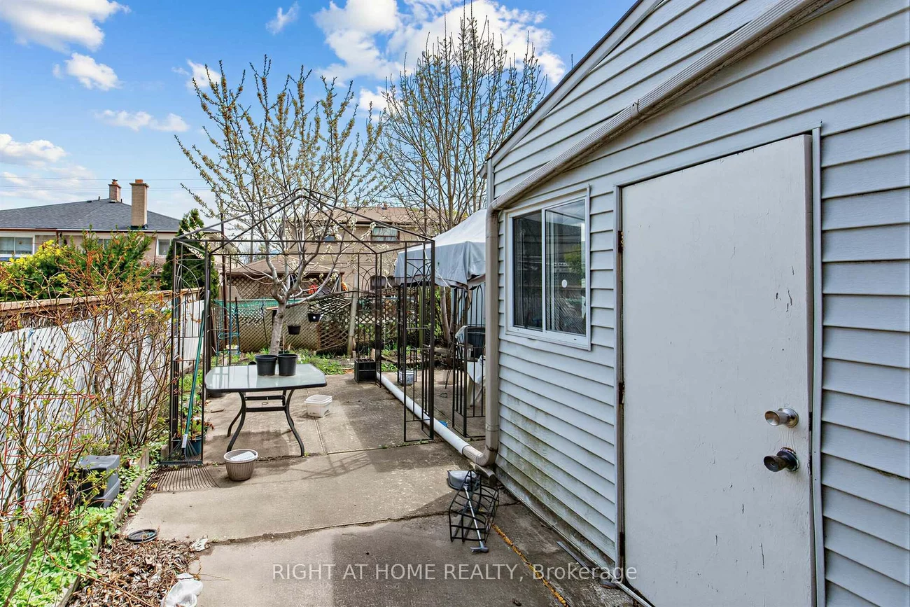 5, Thwaite, Glenfield-Jane Heights, Toronto