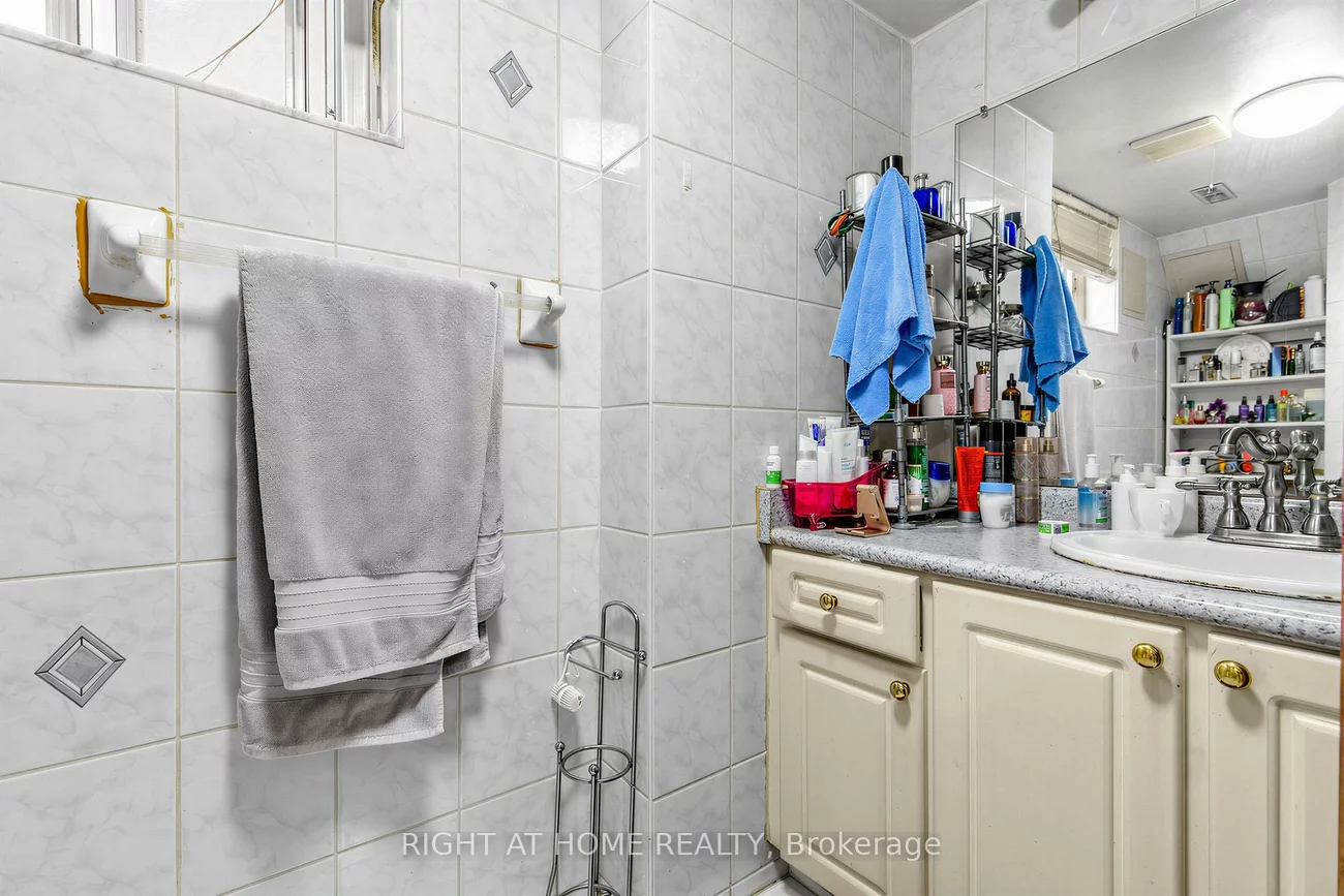 5, Thwaite, Glenfield-Jane Heights, Toronto