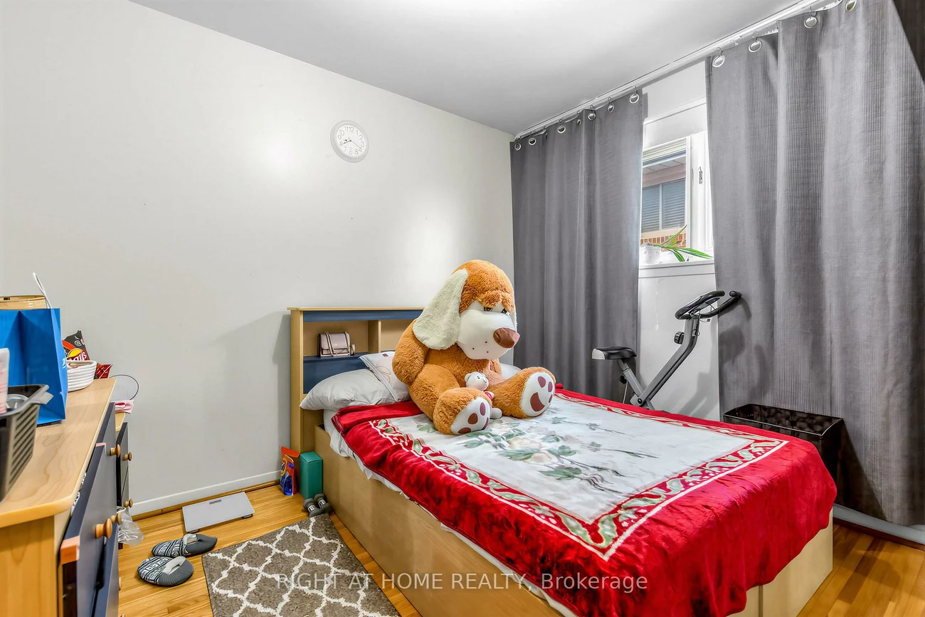 5, Thwaite, Glenfield-Jane Heights, Toronto