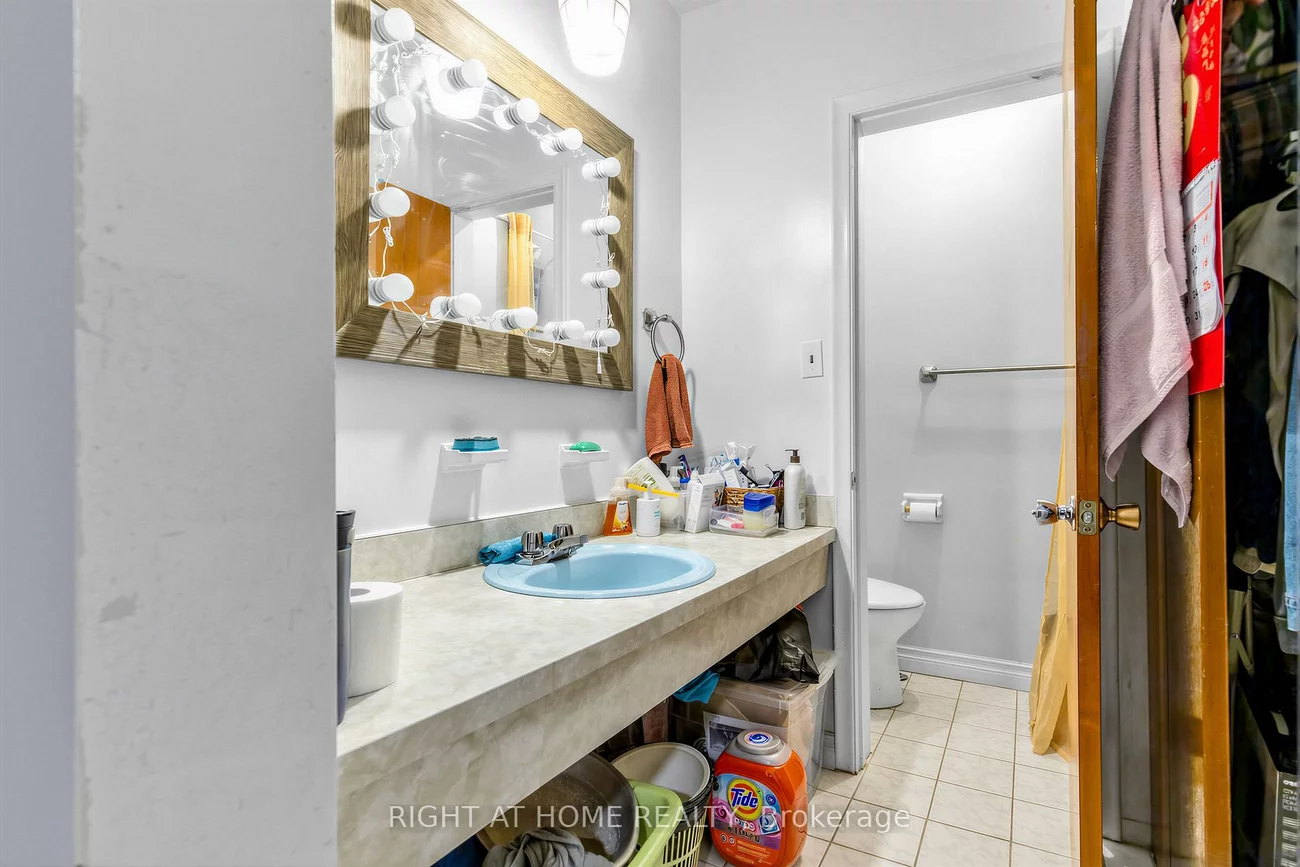 5, Thwaite, Glenfield-Jane Heights, Toronto