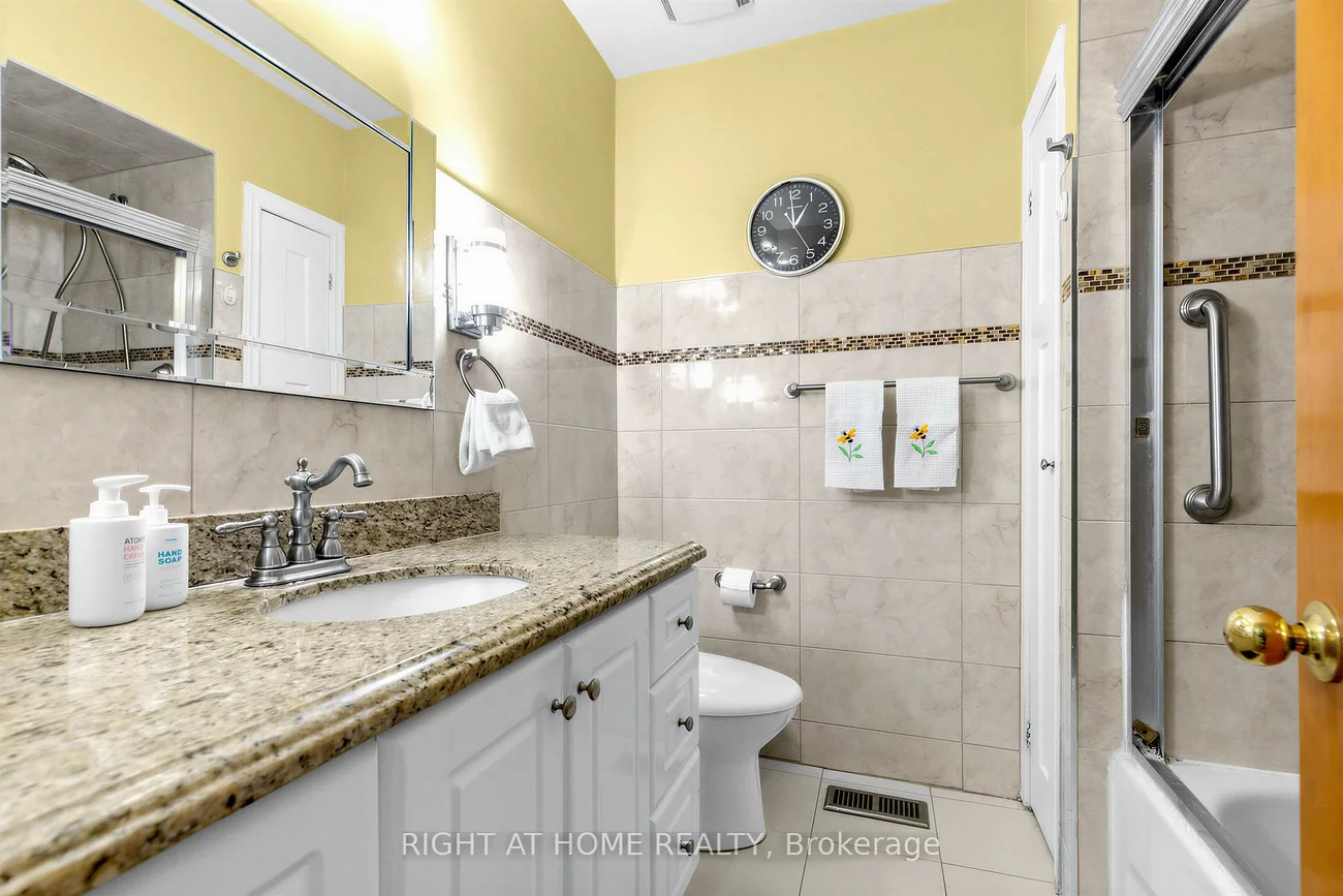 5, Thwaite, Glenfield-Jane Heights, Toronto