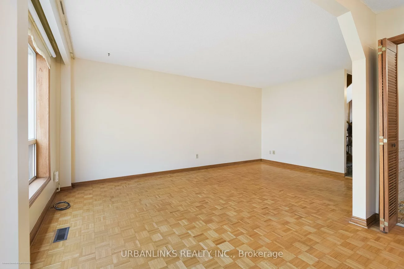 78, Evans, Mimico, Toronto