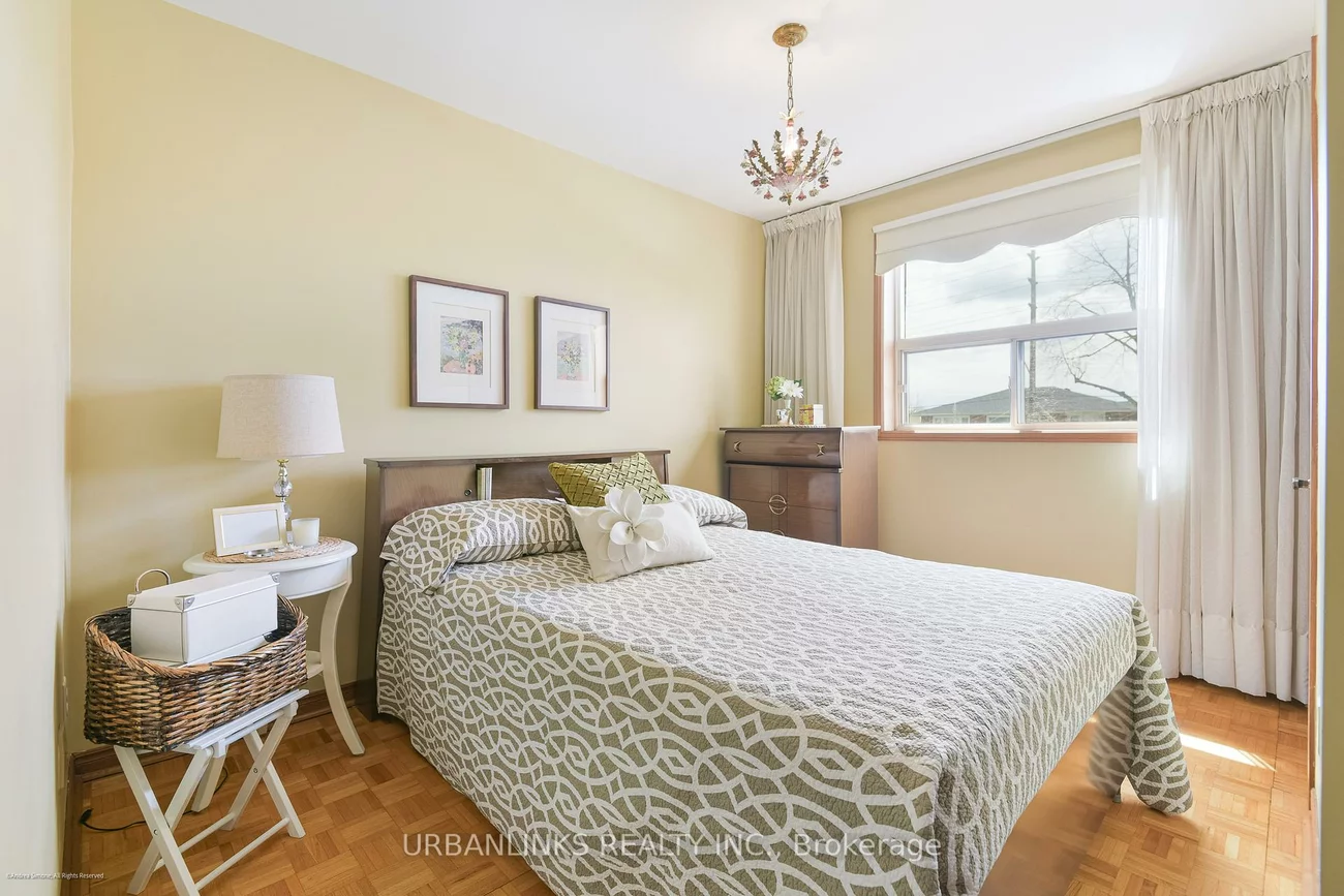 78, Evans, Mimico, Toronto