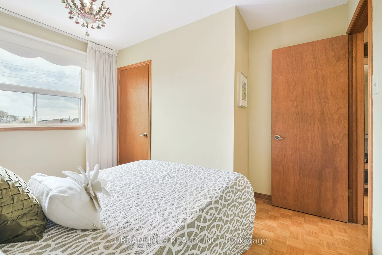78, Evans, Mimico, Toronto