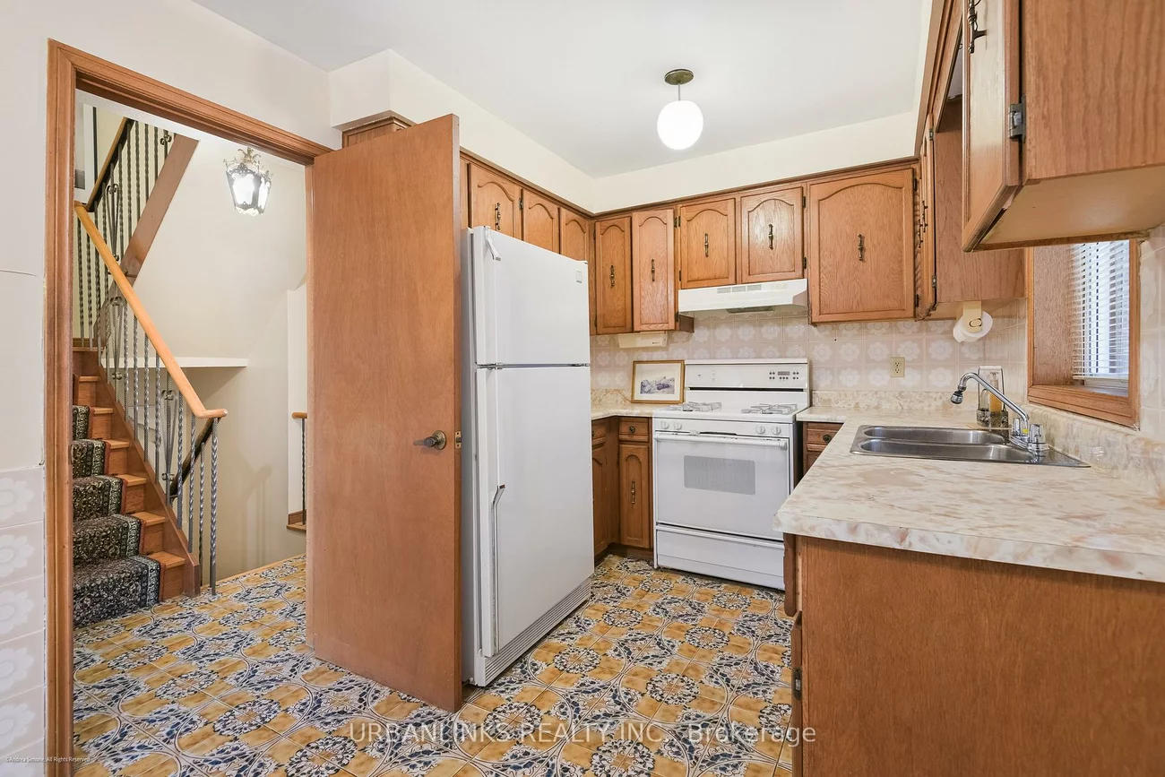 78, Evans, Mimico, Toronto