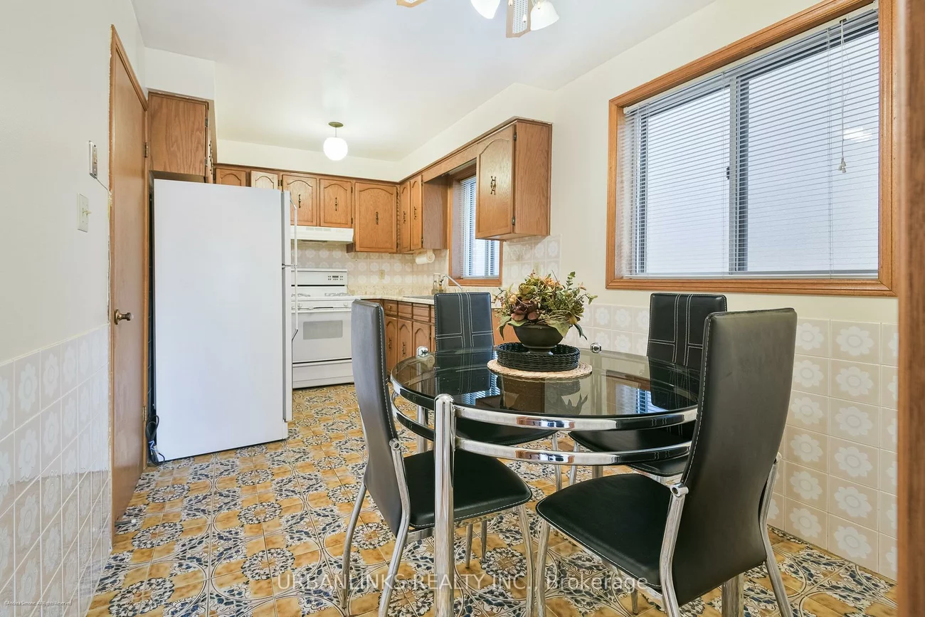 78, Evans, Mimico, Toronto