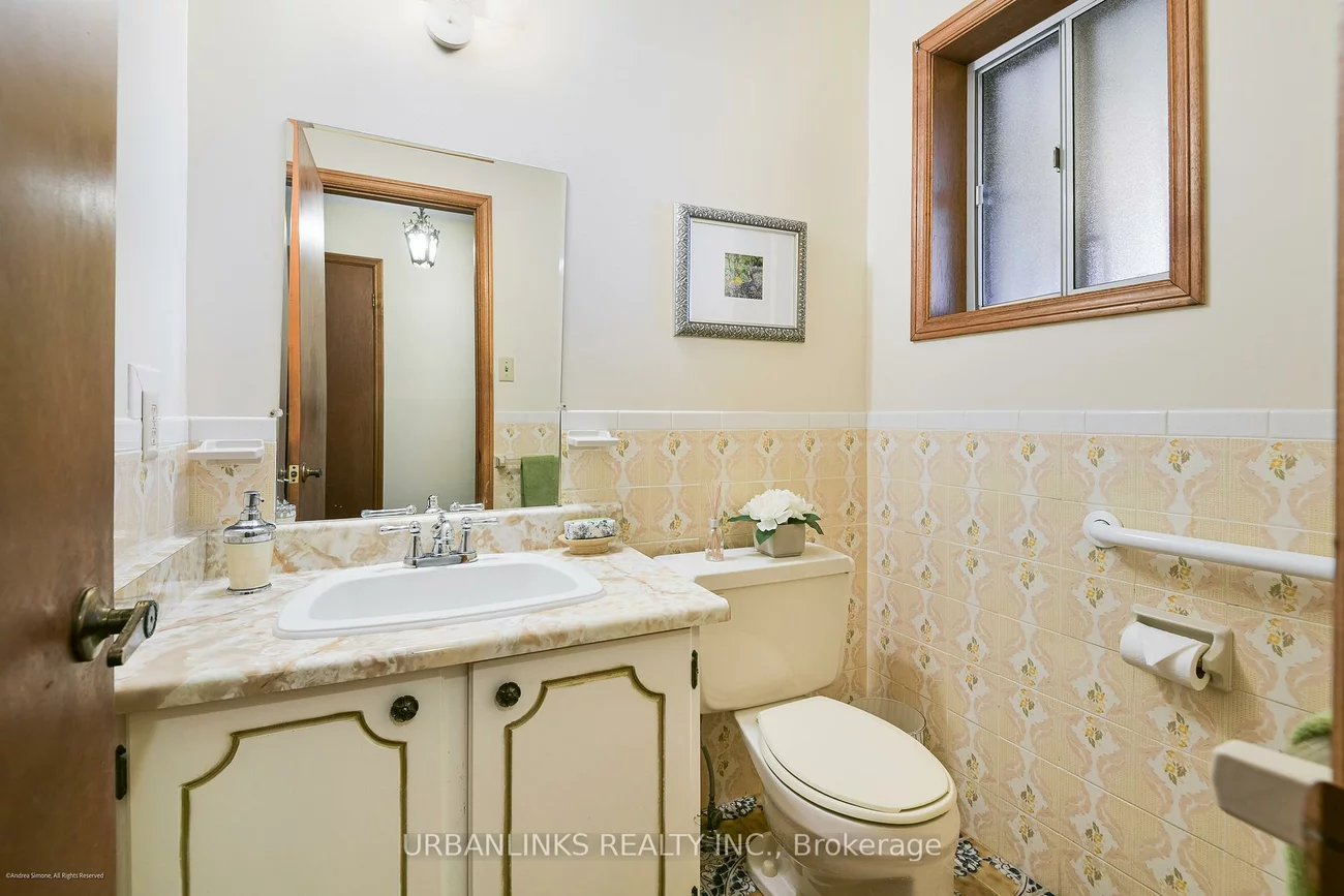 78, Evans, Mimico, Toronto