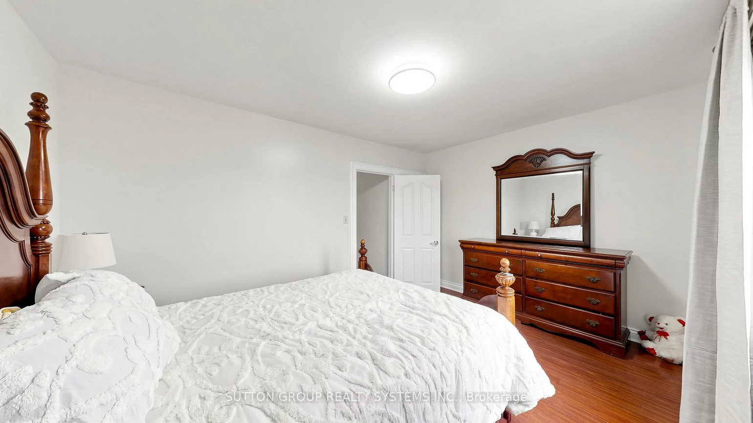 91, Kirknewton, Caledonia-Fairbank, Toronto