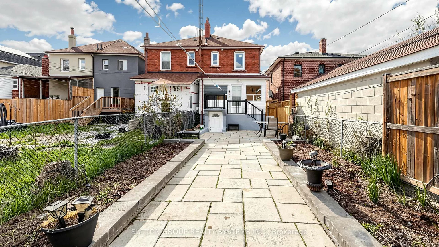 91, Kirknewton, Caledonia-Fairbank, Toronto