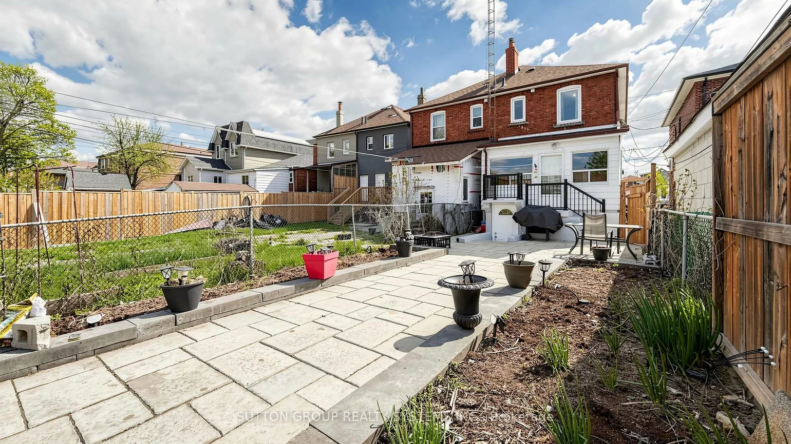 91, Kirknewton, Caledonia-Fairbank, Toronto