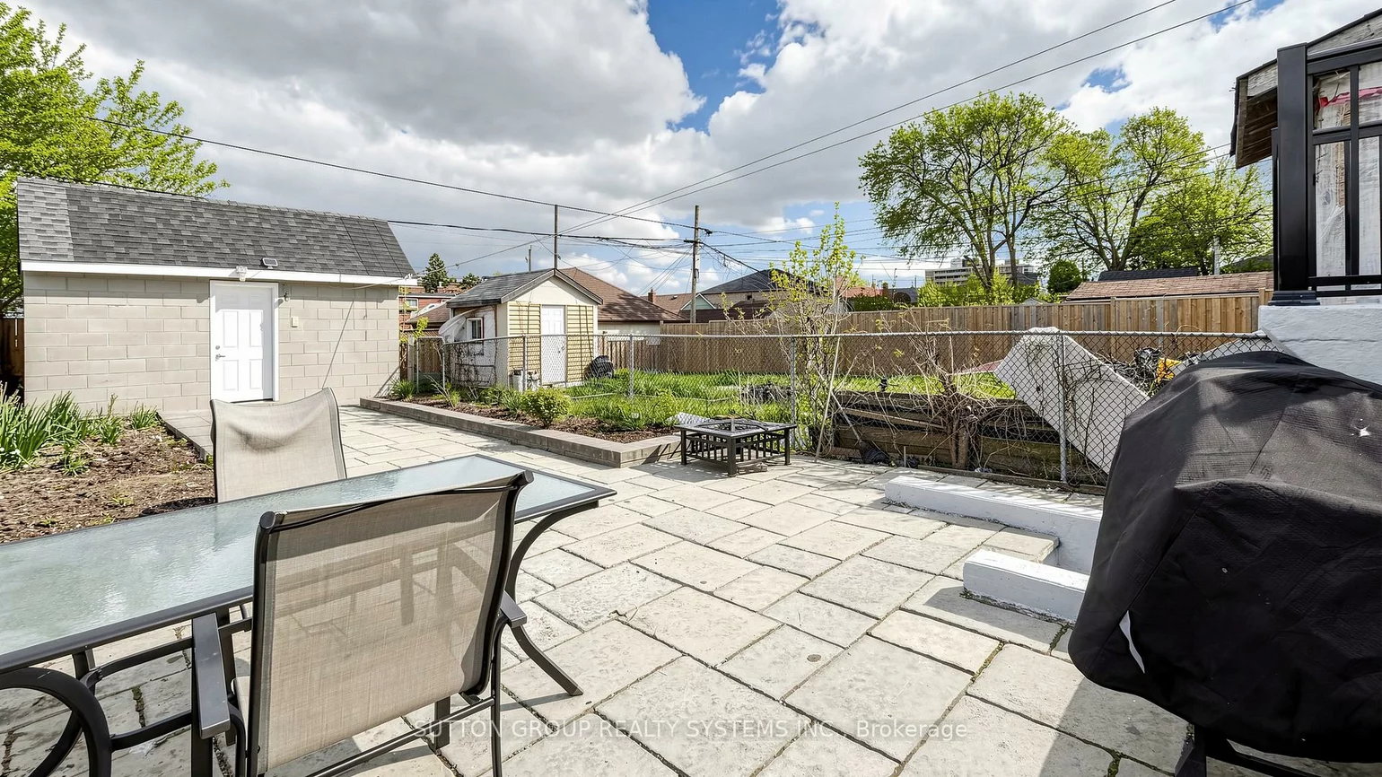 91, Kirknewton, Caledonia-Fairbank, Toronto
