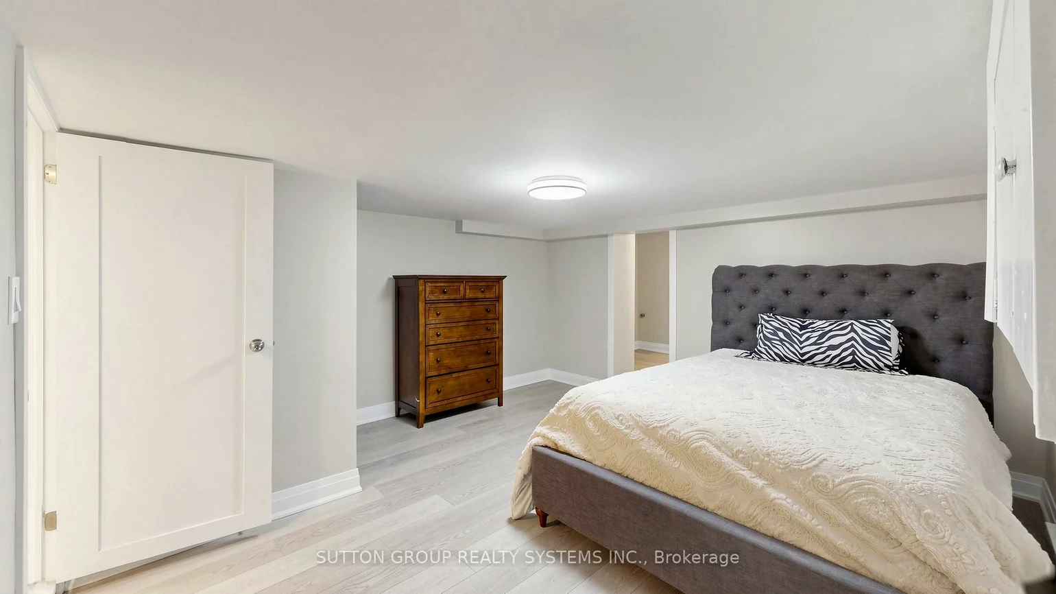 91, Kirknewton, Caledonia-Fairbank, Toronto