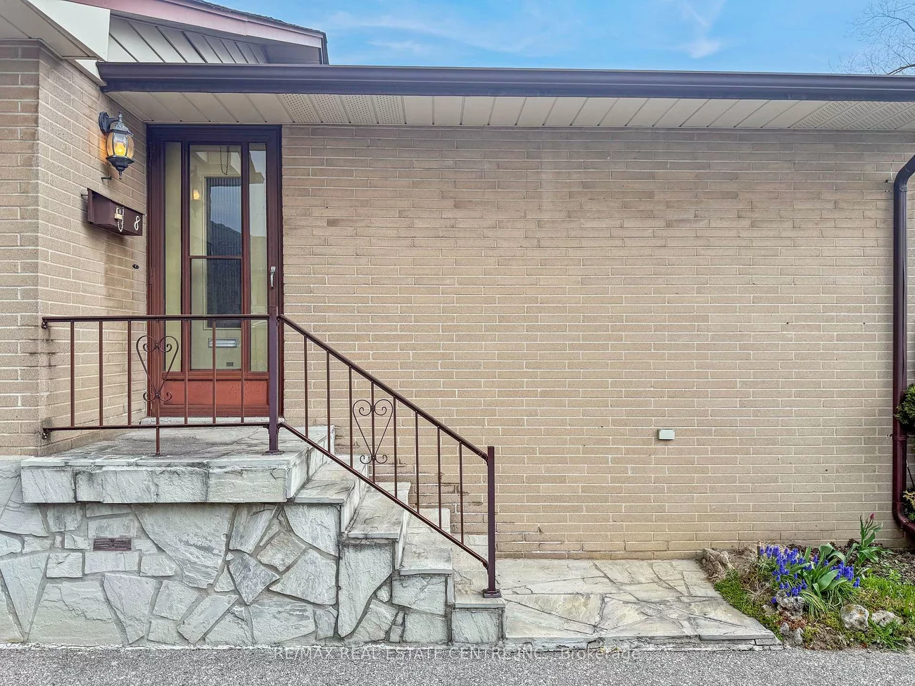 8, Powburn, Willowridge-Martingrove-Richview, Toronto