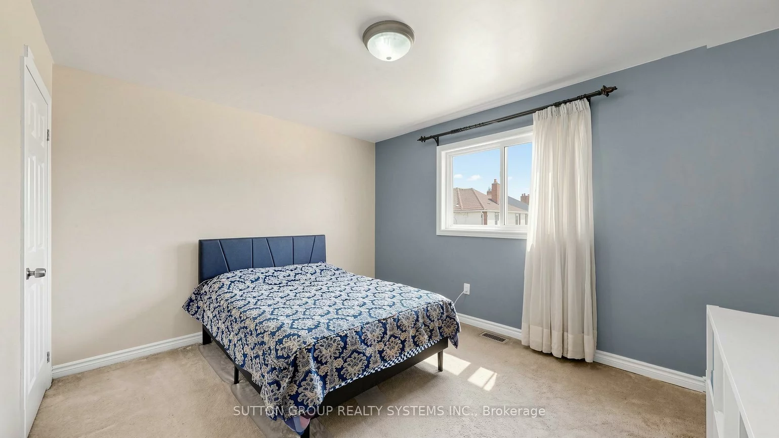 2138, Eglinton, Briar Hill-Belgravia, Toronto