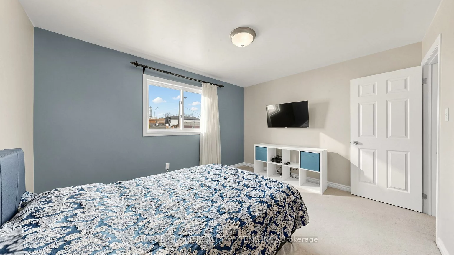 2138, Eglinton, Briar Hill-Belgravia, Toronto