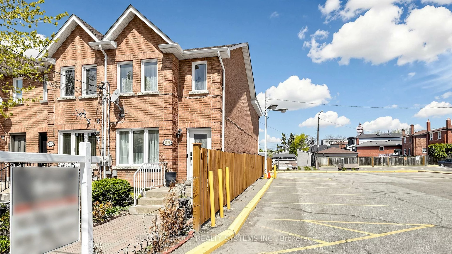 2138, Eglinton, Briar Hill-Belgravia, Toronto
