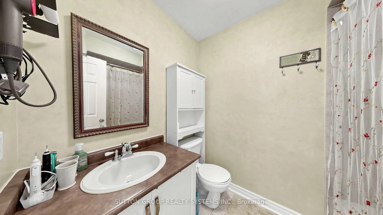2138, Eglinton, Briar Hill-Belgravia, Toronto