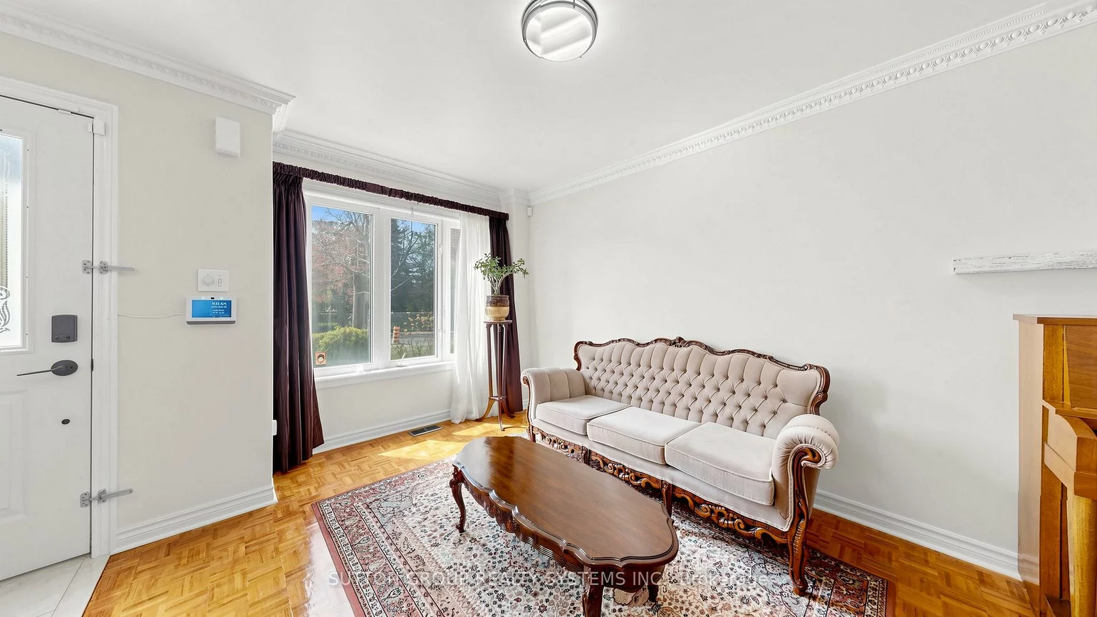 2138, Eglinton, Briar Hill-Belgravia, Toronto