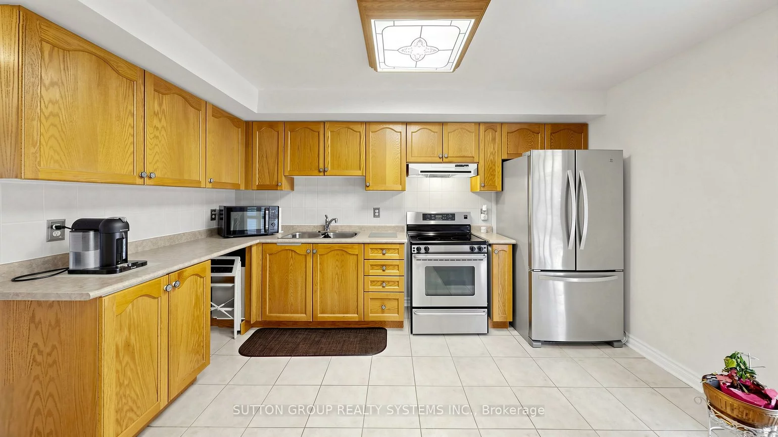 2138, Eglinton, Briar Hill-Belgravia, Toronto
