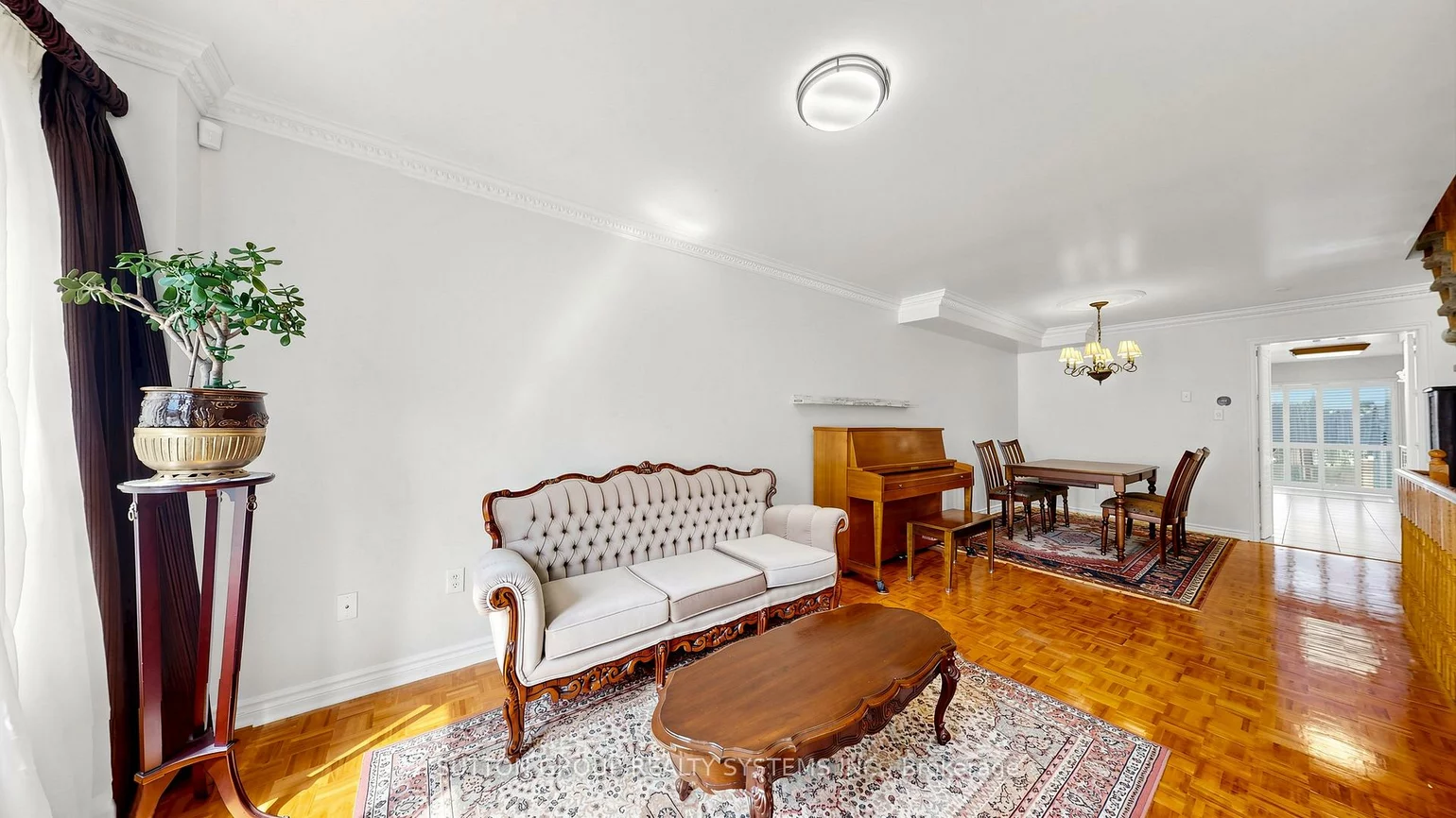 2138, Eglinton, Briar Hill-Belgravia, Toronto