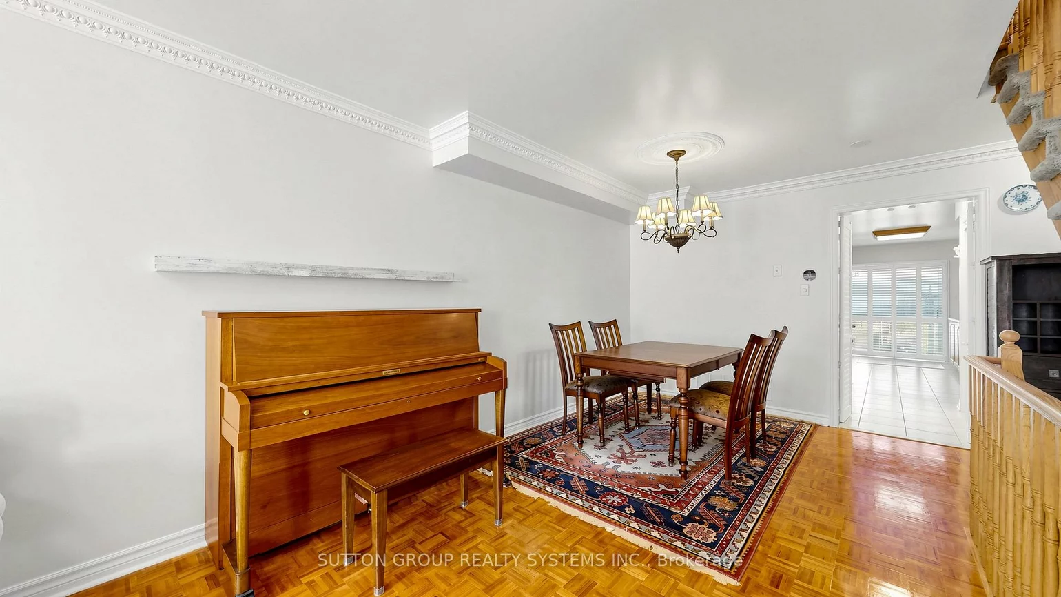 2138, Eglinton, Briar Hill-Belgravia, Toronto