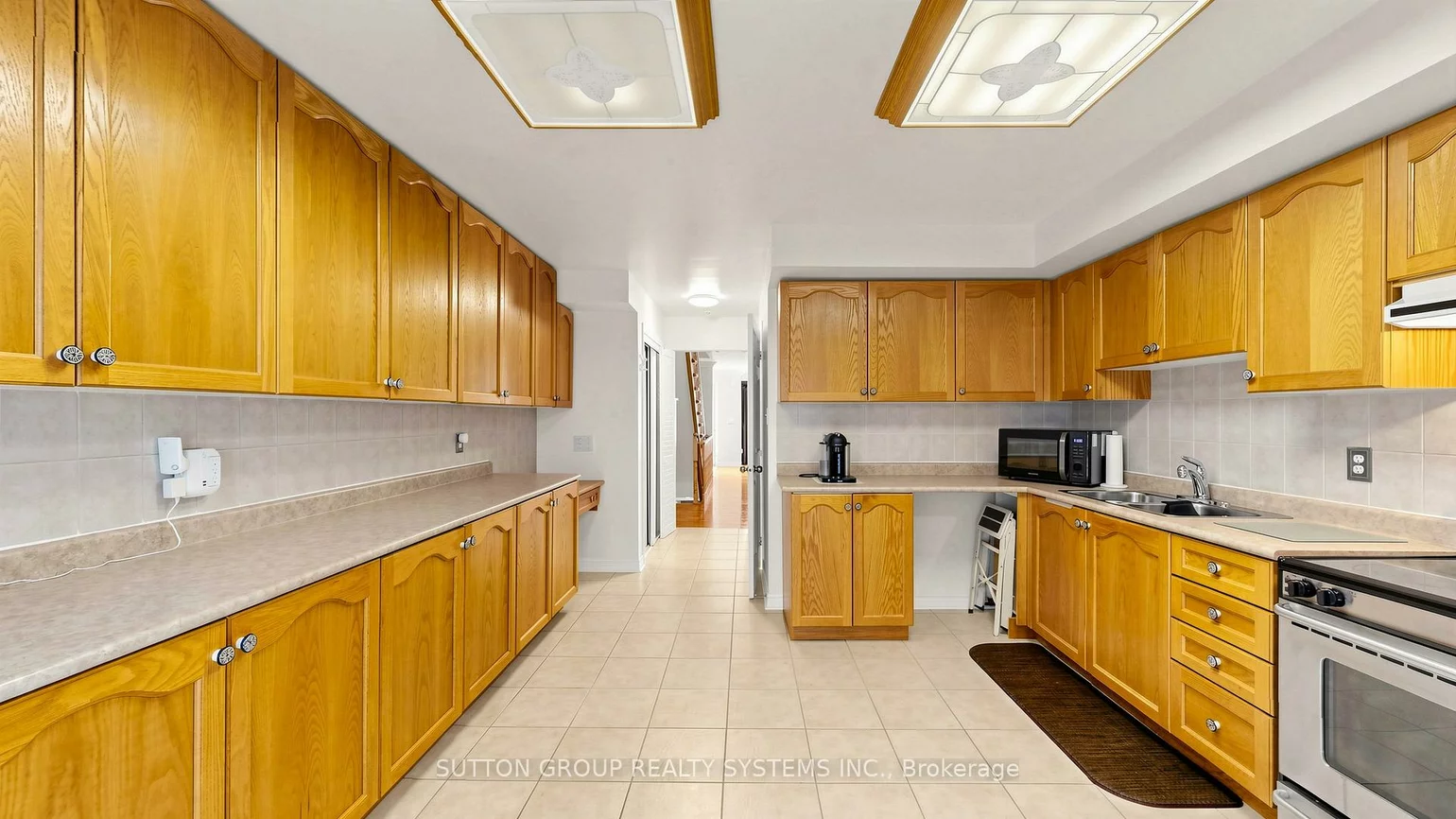 2138, Eglinton, Briar Hill-Belgravia, Toronto