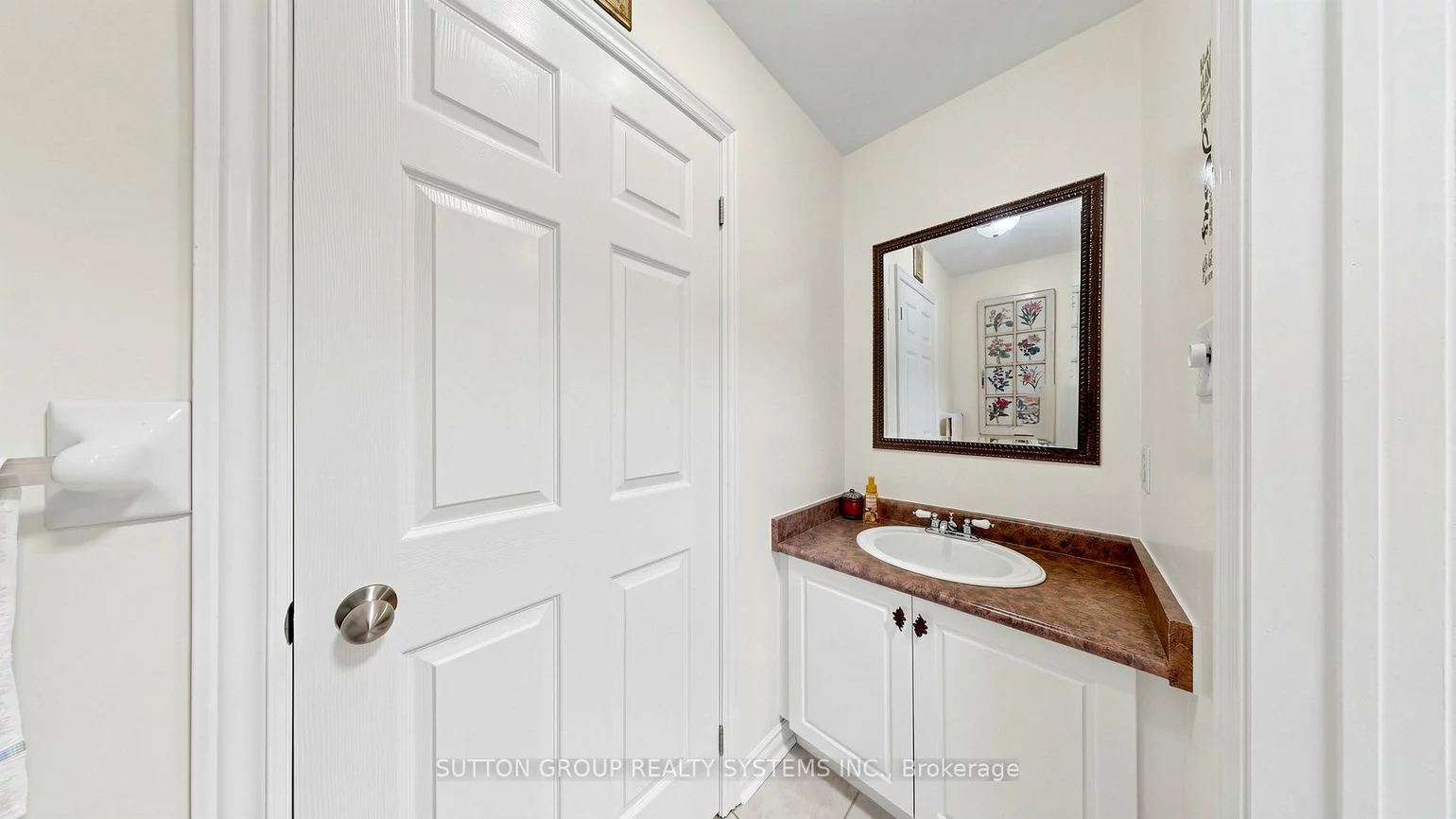 2138, Eglinton, Briar Hill-Belgravia, Toronto