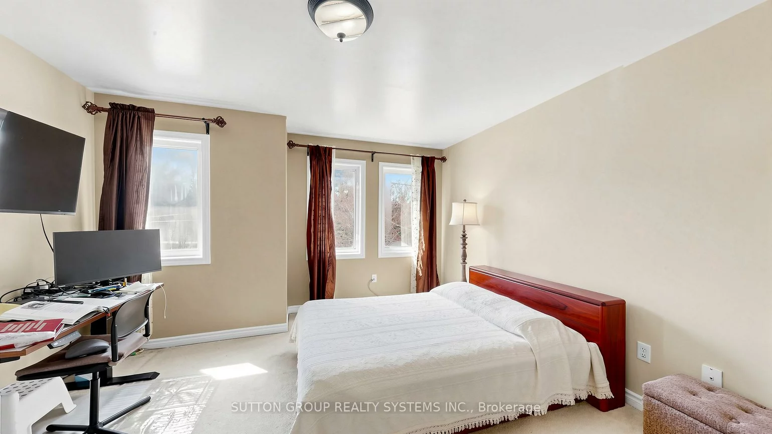 2138, Eglinton, Briar Hill-Belgravia, Toronto