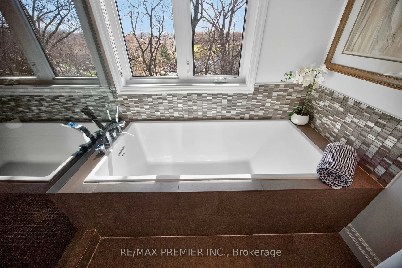 19, Park, Stonegate-Queensway, Toronto