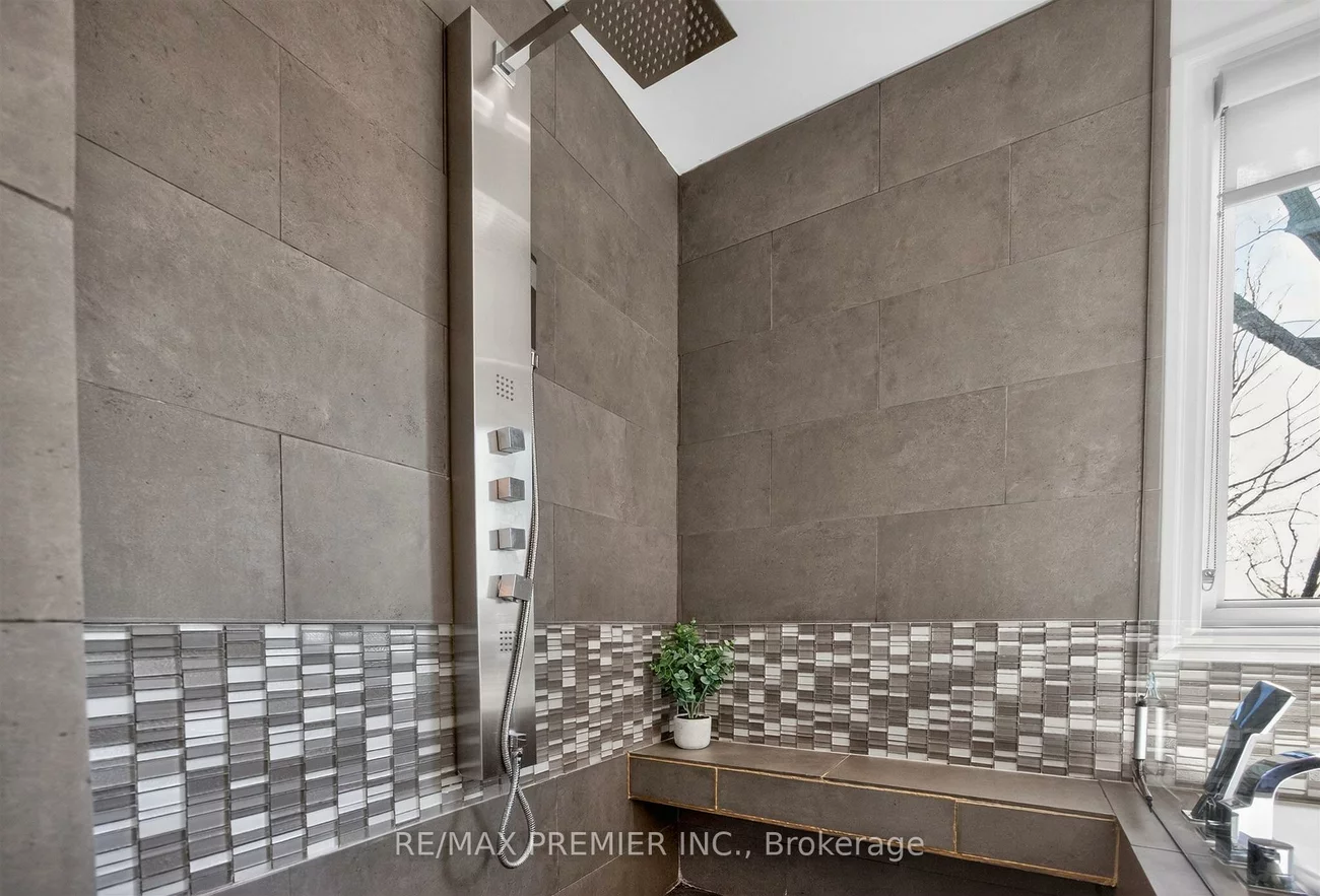 19, Park, Stonegate-Queensway, Toronto