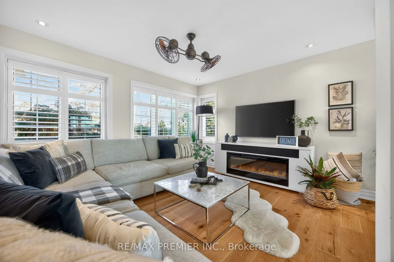 19, Park, Stonegate-Queensway, Toronto