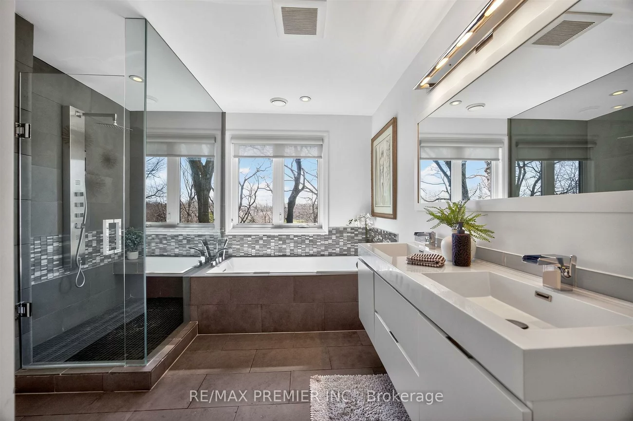 19, Park, Stonegate-Queensway, Toronto